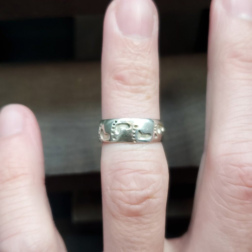 Size 4 Sterling Silver Footprints Rustic Toe Ring